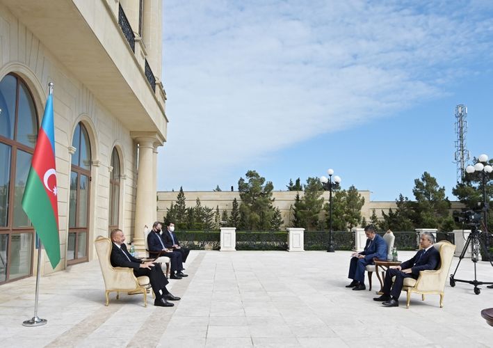 Prezident Özbəkistanın Azərbaycandakı yeni səfirinin etimadnaməsini qəbul edib