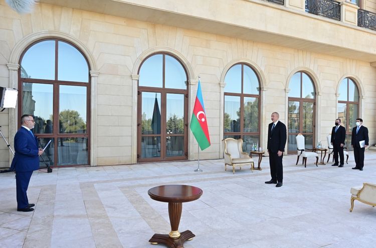 Президент Ильхам Алиев принял верительные грамоты нового посла Греции в Азербайджане