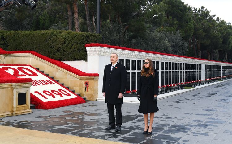 Prezident İlham Əliyev və birinci xanım Mehriban ƏliyevaŞəhidlər xiyabanını ziyarət ediblər