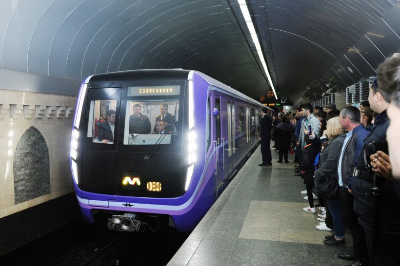 Metroda nasazlığa görə xətlərdə 3-4 dəqiqə yubanma olub