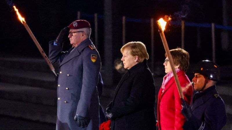 Berlində Angela Merkellə təntənəli vida mərasimi keçirildi -  FOTO
