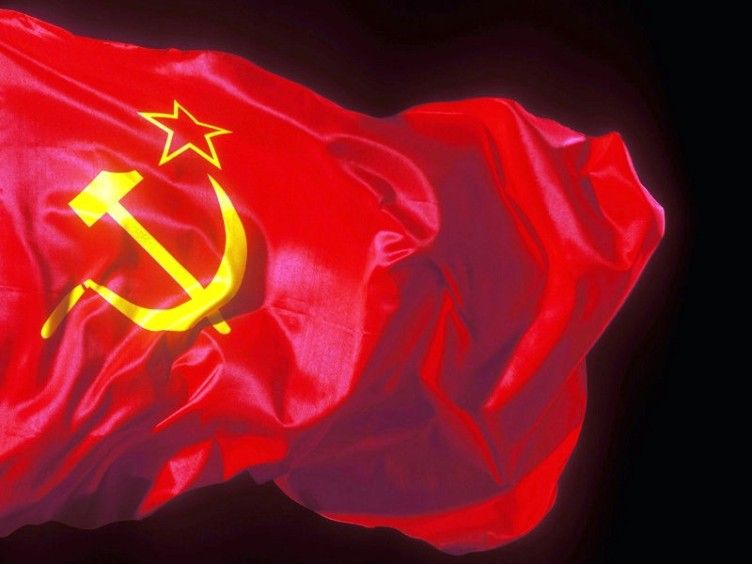 Rusiya bayrağının SSRİ bayrağı ilə əvəz edilməsi təklif olunub