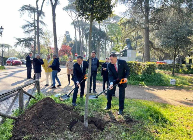 Ulu Öndərin 100 illik yubileyi ilə əlaqədar Romada ağacəkmə aksiyası keçirilib