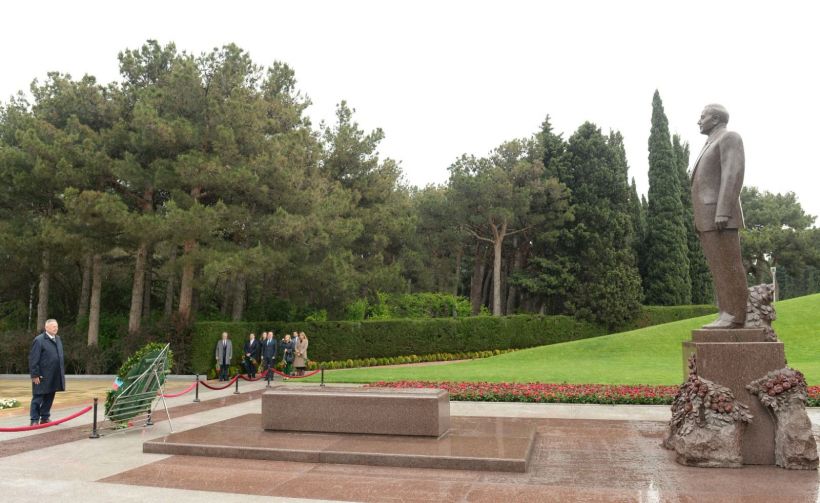 Xorvatiya parlamentariləri ulu öndərin məzarını və Şəhidlər xiyabanını ziyarət ediblər