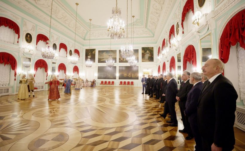 Sankt-Peterburqda “Böyük Peterhof Sarayı” ilə tanışlıq olub