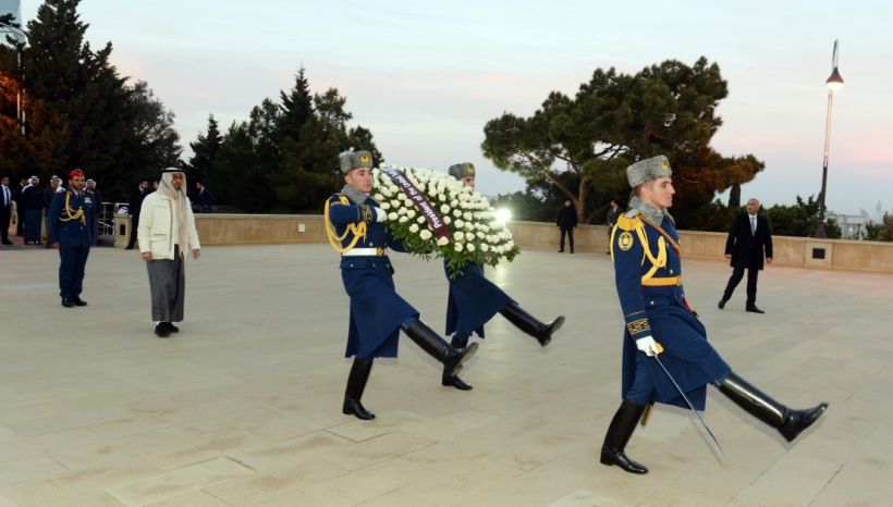 Birləşmiş Ərəb Əmirliklərinin Prezidenti Bakıda şəhidlərin xatirəsini anıb