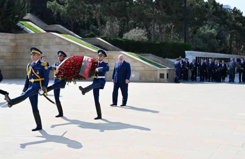 Belarus Prezidenti Aleksandr Lukaşenko Bakıda şəhidlərin xatirəsini anıb