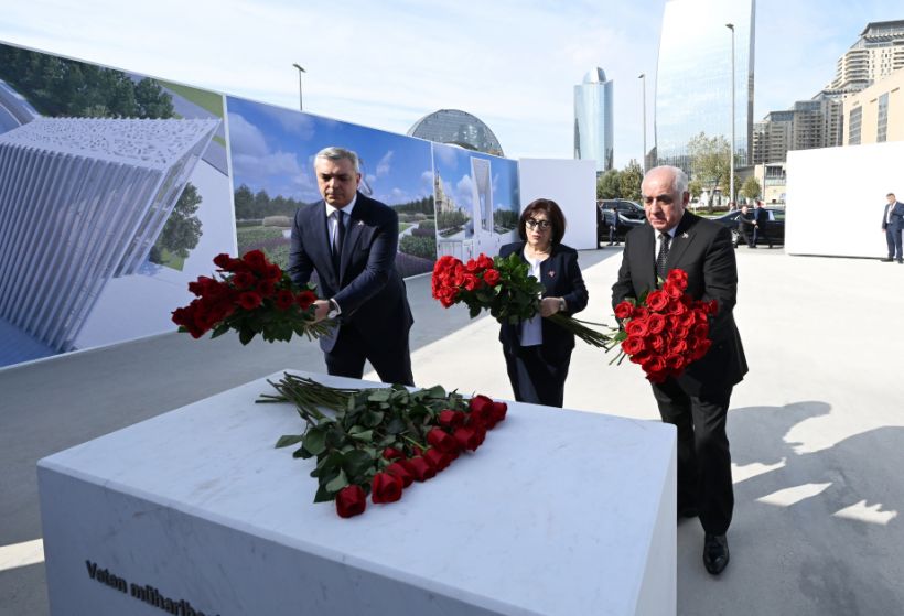 Dövlət və hökumət rəsmiləri Bakıda inşası davam etdirilən Zəfər parkında olublar